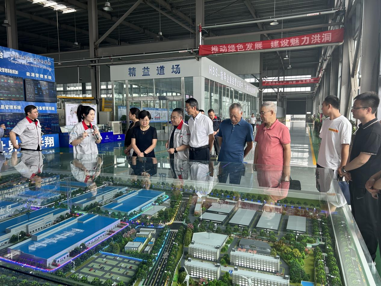 临汾市科协携专家来洪发展设备制作业调研工作