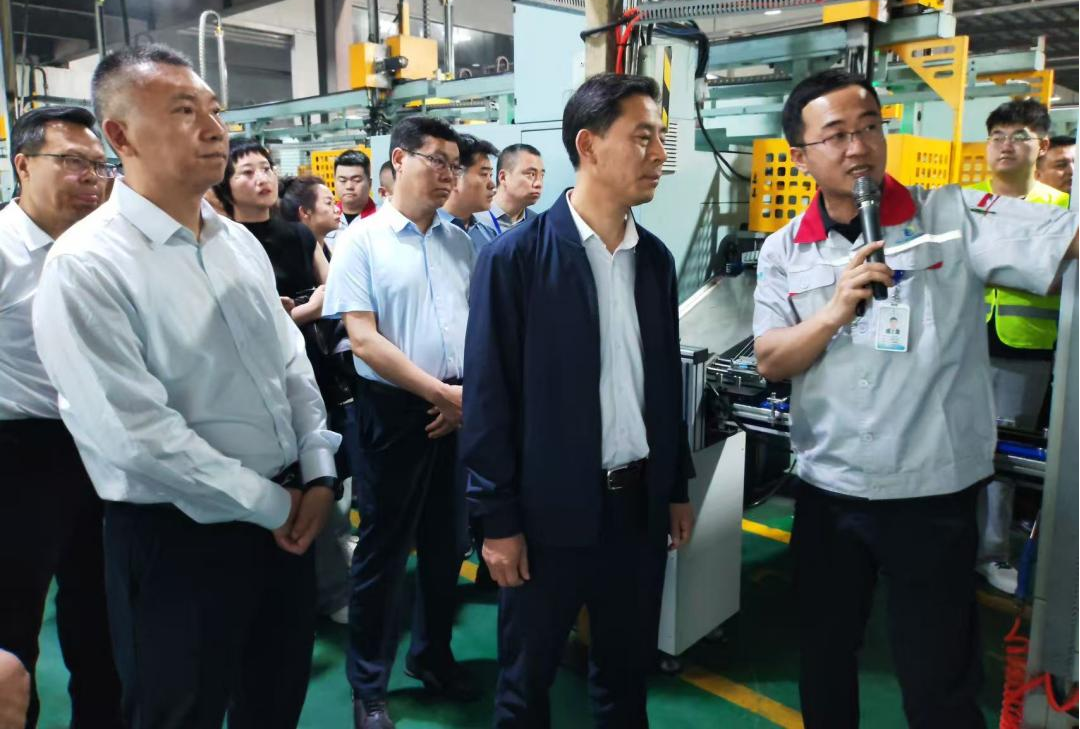 巅峰国际官网模式引领传统制作转型新蹊径 ——全省民营企业学巅峰国际官网活动圆满闭幕
